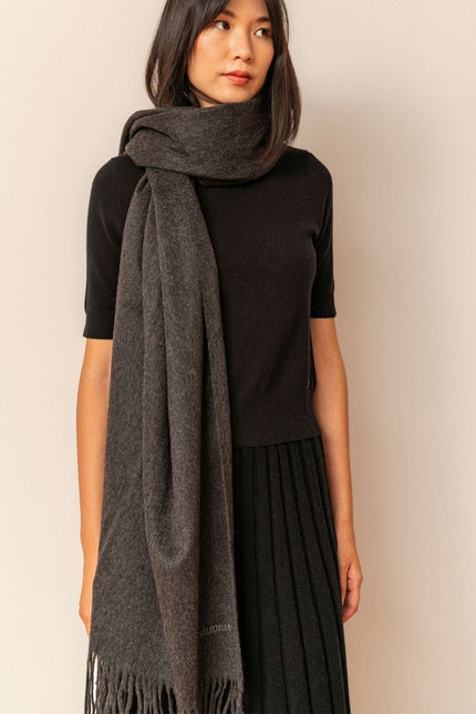 Bel Cashmere | Estola/ Bufanda grande con flecos gris oscuro