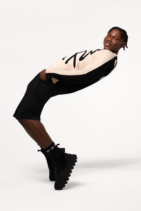 Jacquard fine knit FREISI sweater-a visually striking design featuring the contrasting jacquard Freisi logo adorning the front, shoulder line, and back