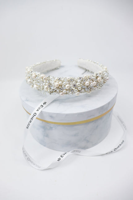 Eva Oherjus I Blanca Pearl Crown