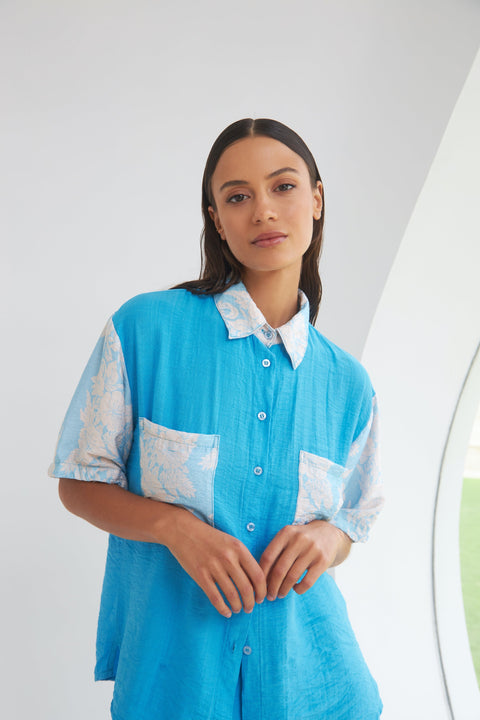 State Of Georgia I THE OHANA BUTTON UP SHIRT - HIBISCUS BLUE