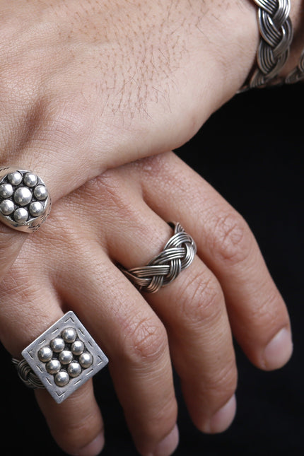 Yelli Jewels | Square studs Ring