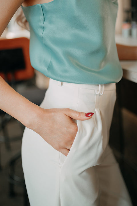 Etanna | High-Waisted Wide-Legged Trousers White