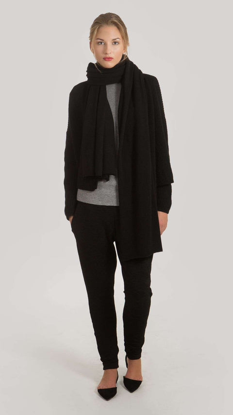 Krista Elsta I Black cashmere scarf KIM