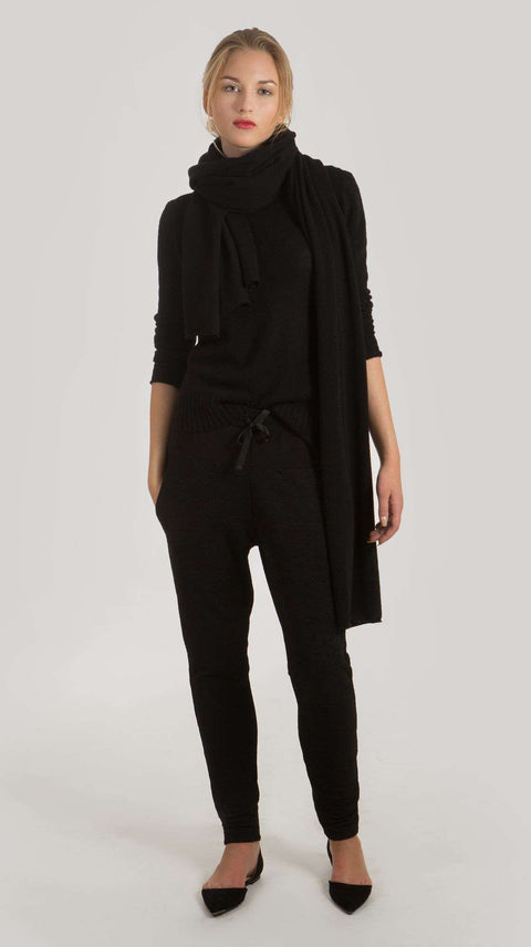 Krista Elsta I Black cashmere scarf KIM