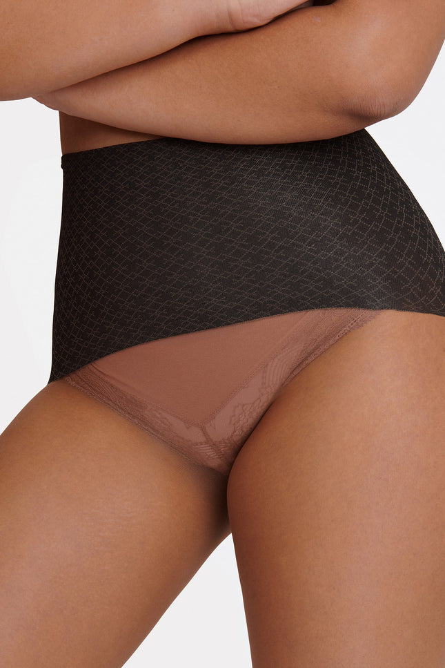 Hēdoïne | The Edgy Smoky Whisky Tights