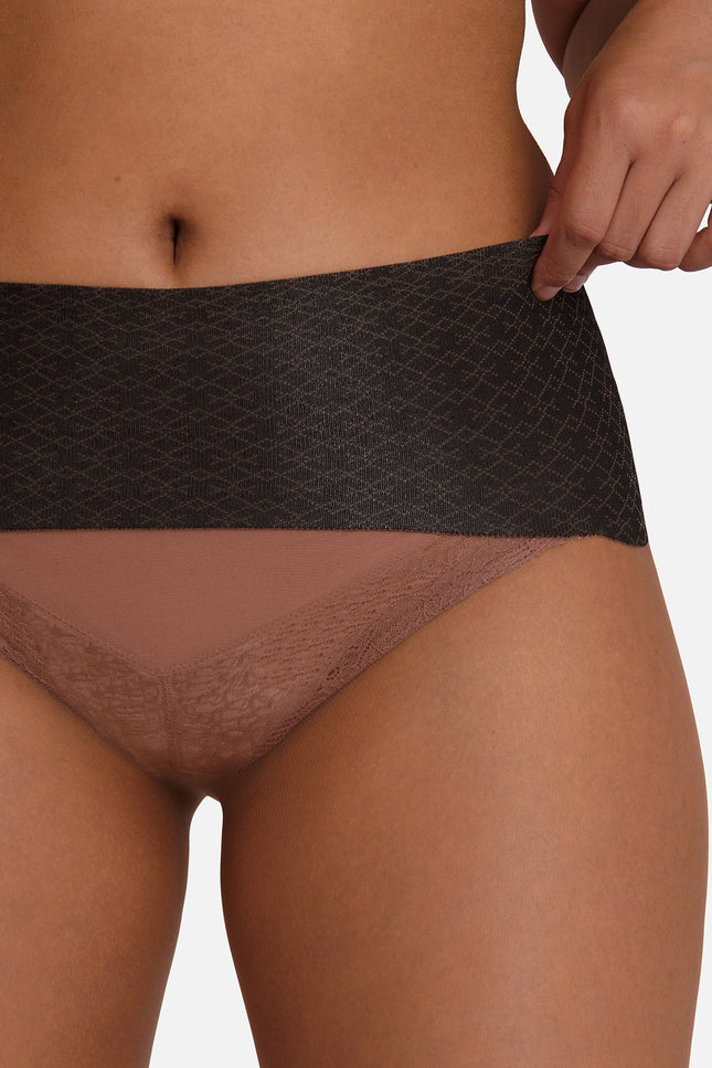 Hēdoïne | The Edgy Smoky Whisky Tights