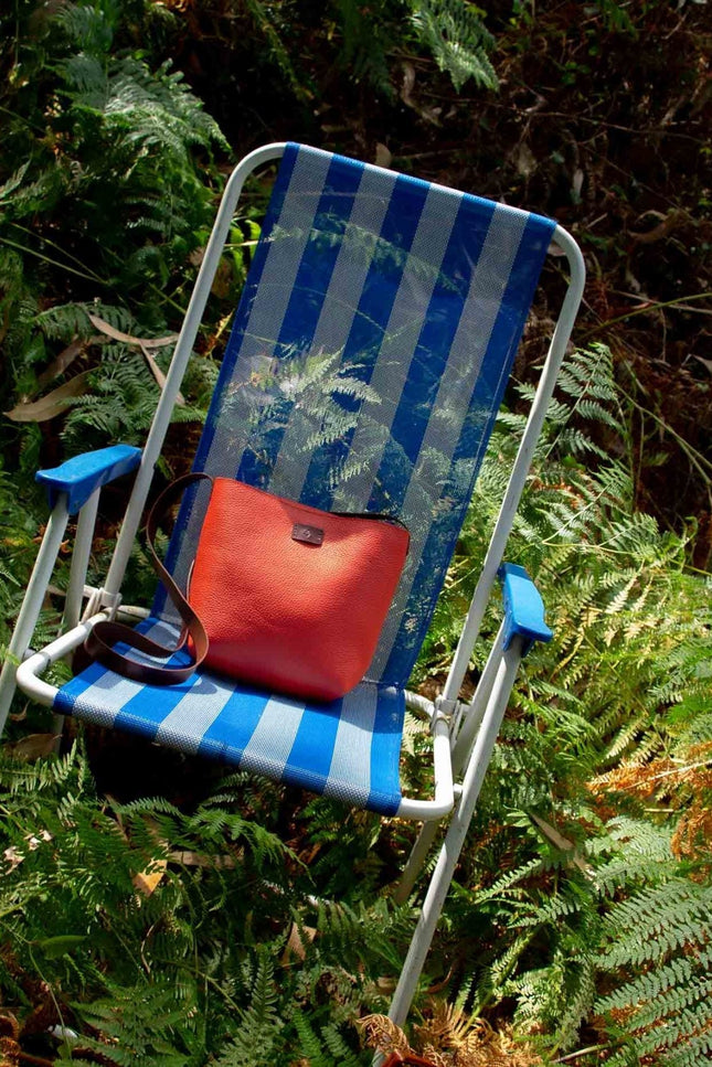 bolso hiziki coral piel pebbled vacuno, bolso mediano tapa interna, sesión de fotos asturias 2025