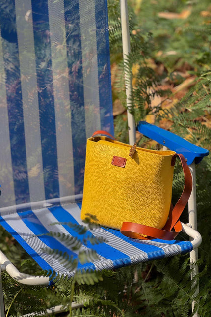 bolso hiziki mango piel pebbled vacuno, bolso mediano tapa interna, sesión de fotos asturias 2025