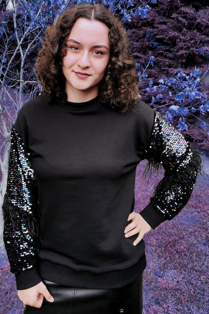 Lalipop Design | Bluza z połyskującymi cekinami i czarnymi piórami