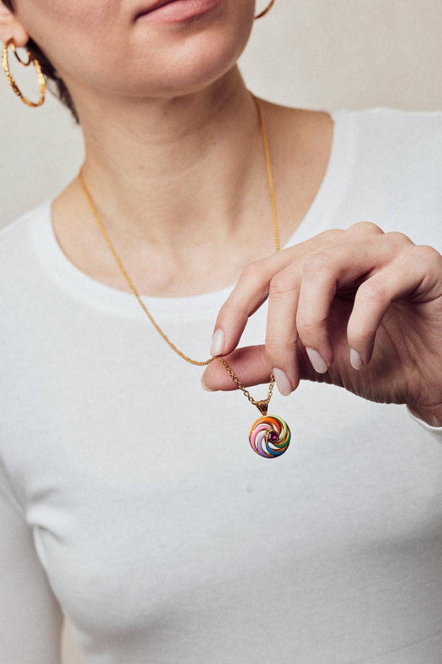 Après Youth I Catherine Spinning Enamel Necklace