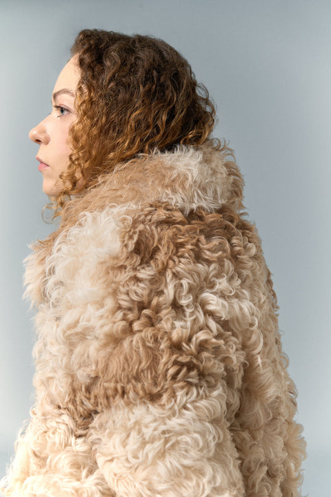 Pica Noir | Kurtka z surowej owczej skóry Babelogue