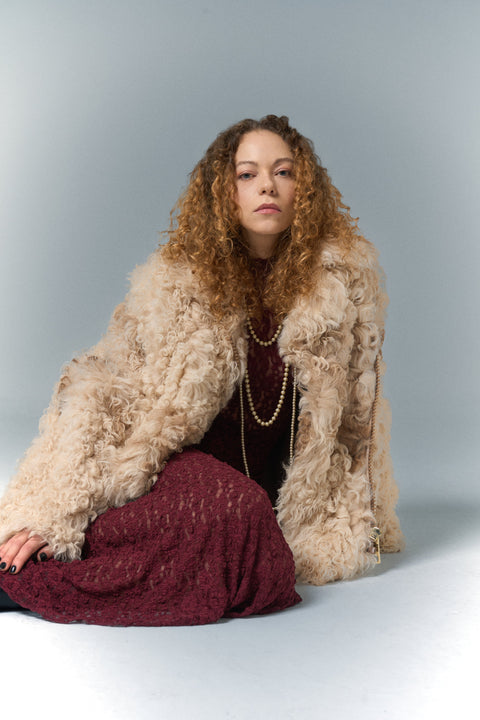 Pica Noir | Kurtka z surowej owczej skóry Babelogue