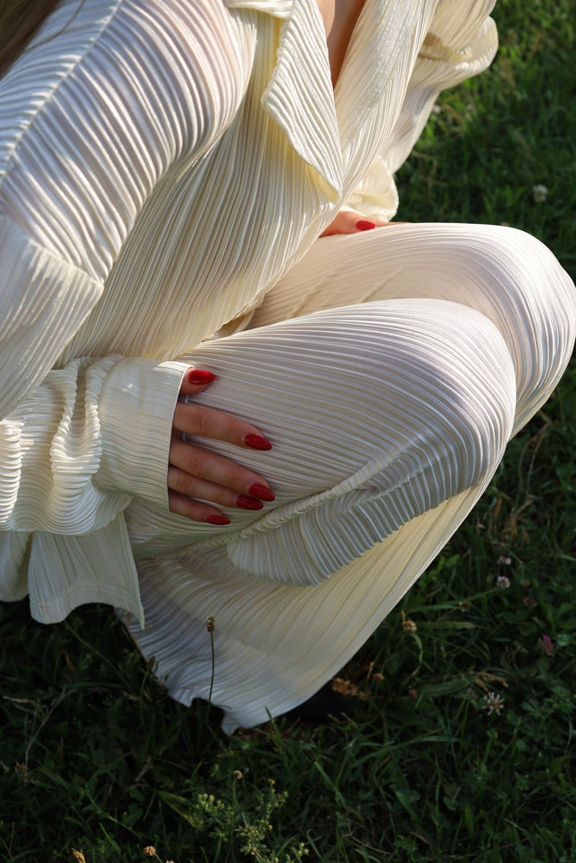 BÚDZIKO | AMELIA CREAMY PLEATED SHIRT