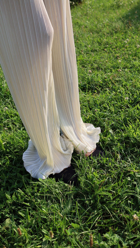 BÚDZIKO | AMELIA CREAMY PLEATED PANTS