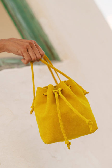 bolso de piel de ante mini dulse amarillo fotos fuerteventura