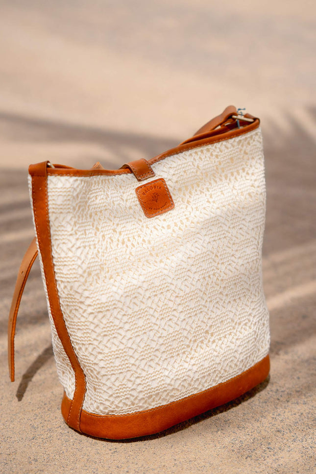 bolso piel y tela crochet de algodón y polyester reciclado mirta isla de la graciosa