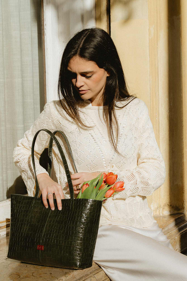 bolso piel cocodrilo nara verde modelo street flores 3