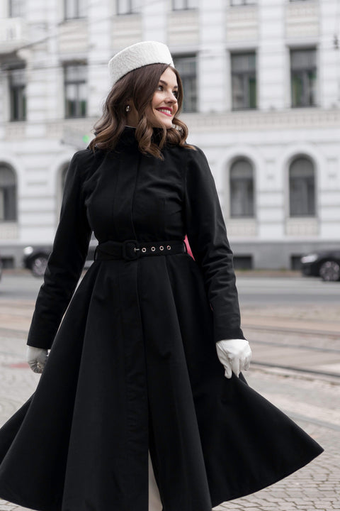 Cozy and breathable black women’s winter coat, insulated for temperatures from –15°C to +5°C.