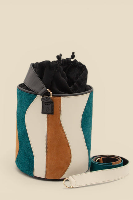 bolso de piel tambour organico esmeralda foto producto tira exterior