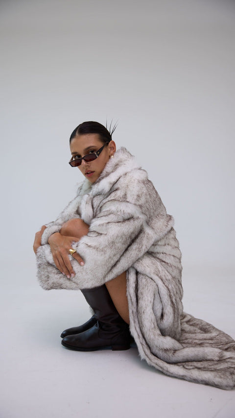 BÚDZIKO | JACQUELINE FAUX FUR GREY COAT