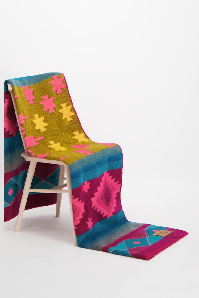 Alpaca Loca | Plaid Native Pink