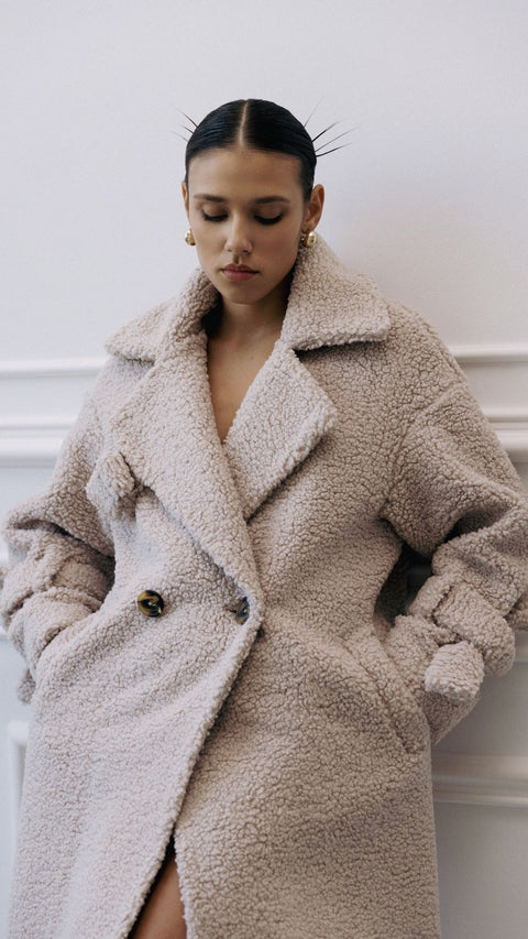 BÚDZIKO | BEIGE LONG TEDDY COAT