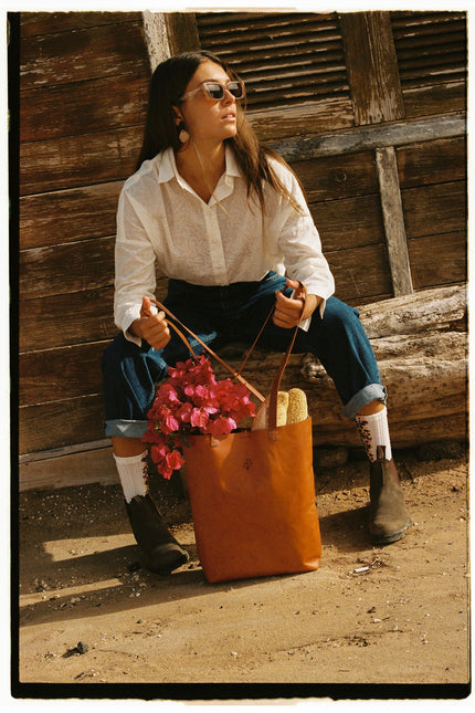 tote bag piel de cabra curticion vegetal, bolso grande, sesion de fotos analogicas 2022