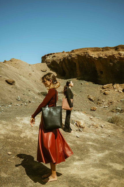 tote bag napa negra y napa rosa vacuno, bolso grande sesion fotos terra 2025
