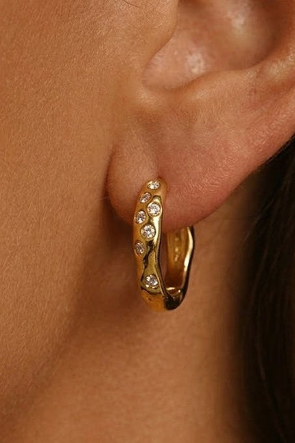 Arvino | Crystal Grave Huggies Earrings In 925 Sterling Silver