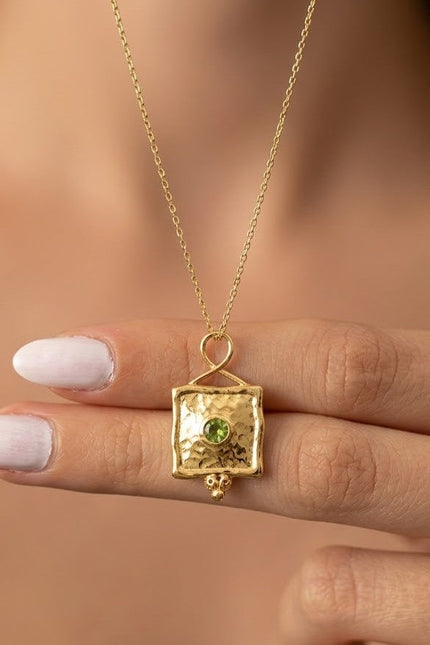 Arvino | August Birthstone Infinity Necklace