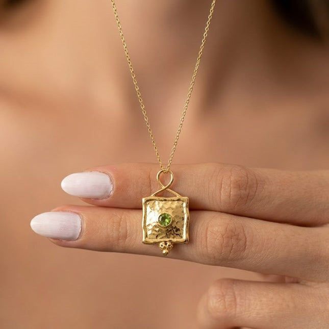 Arvino | August Birthstone Infinity Necklace