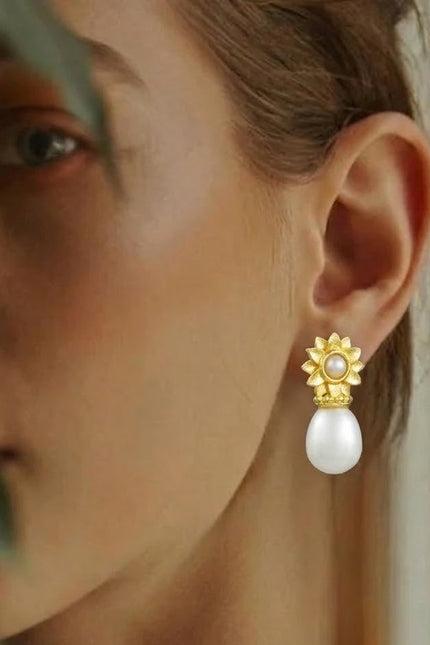 Arvino | Solara Pearl Flower Stud Earrings in 925 Sterling Silver