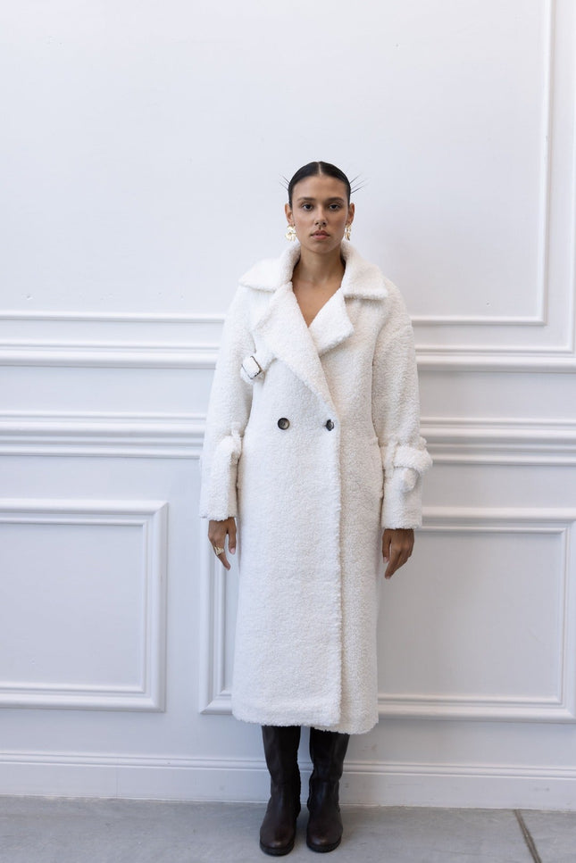 BÚDZIKO | MILKY-WHITE LONG TEDDY COAT