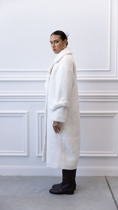 BÚDZIKO | MILKY-WHITE LONG TEDDY COAT