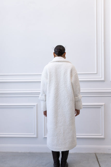 BÚDZIKO | MILKY-WHITE LONG TEDDY COAT