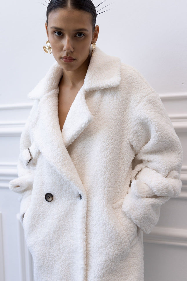 BÚDZIKO | MILKY-WHITE LONG TEDDY COAT
