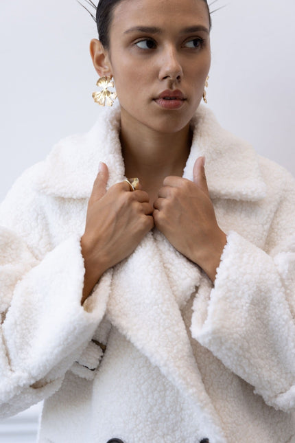 BÚDZIKO | MILKY-WHITE LONG TEDDY COAT