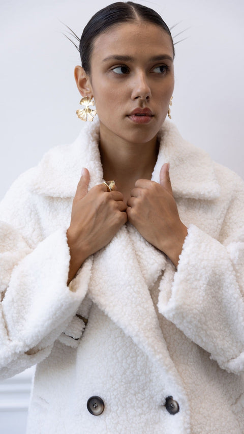 BÚDZIKO | MILKY-WHITE LONG TEDDY COAT