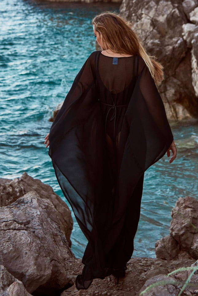 Antoninias | Vellichor Cover Up black