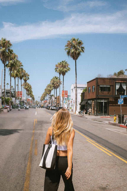 bolso zostera tote bag bicolor negro y blanco pebbled vacuno, sesion los angeles 2025