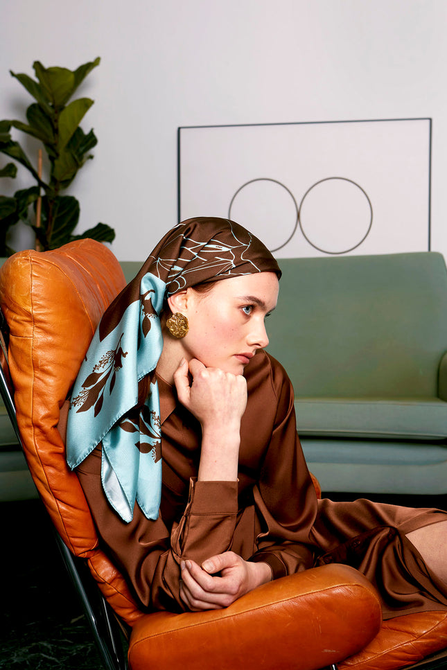 Fetolia | The Magnificent Alstroemeria – Brown Scarf