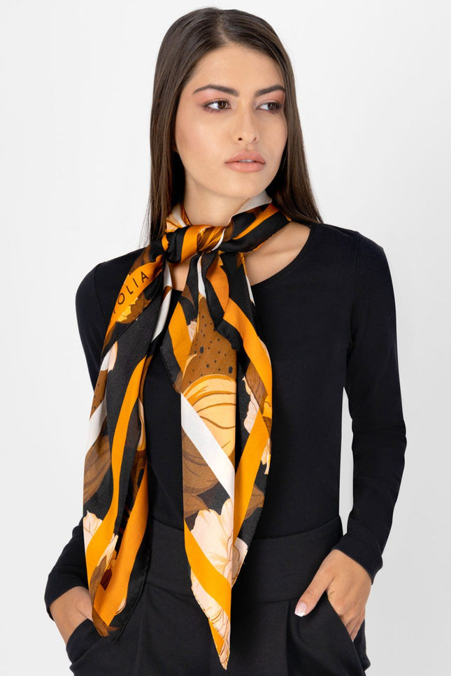 Fetolia | Paeonia – Brown Scarf